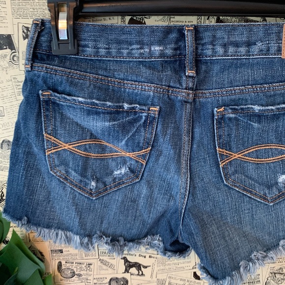 Abercrombie & Fitch Destroyed Denim shorts 0 25 - Picture 7 of 9